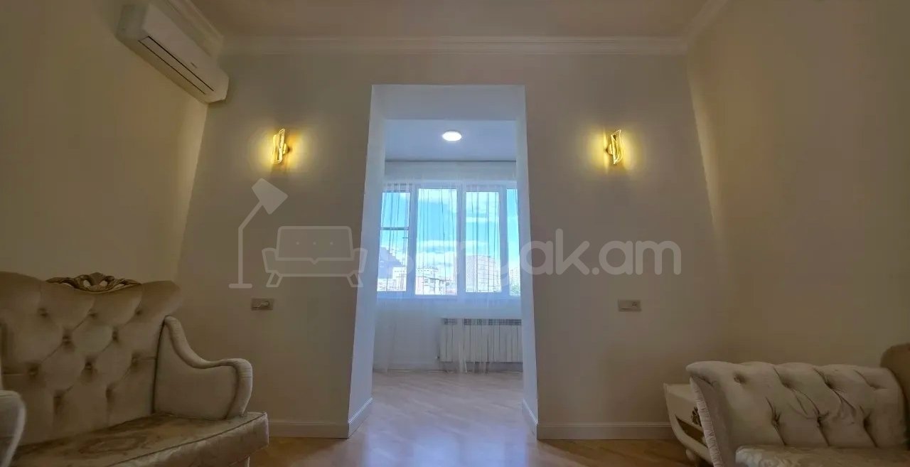 3 Սենյականոց Բնակարան Քարե Շենքում, 71քմ, 4/4 հարկ, Կապիտալ Վերանորոգված