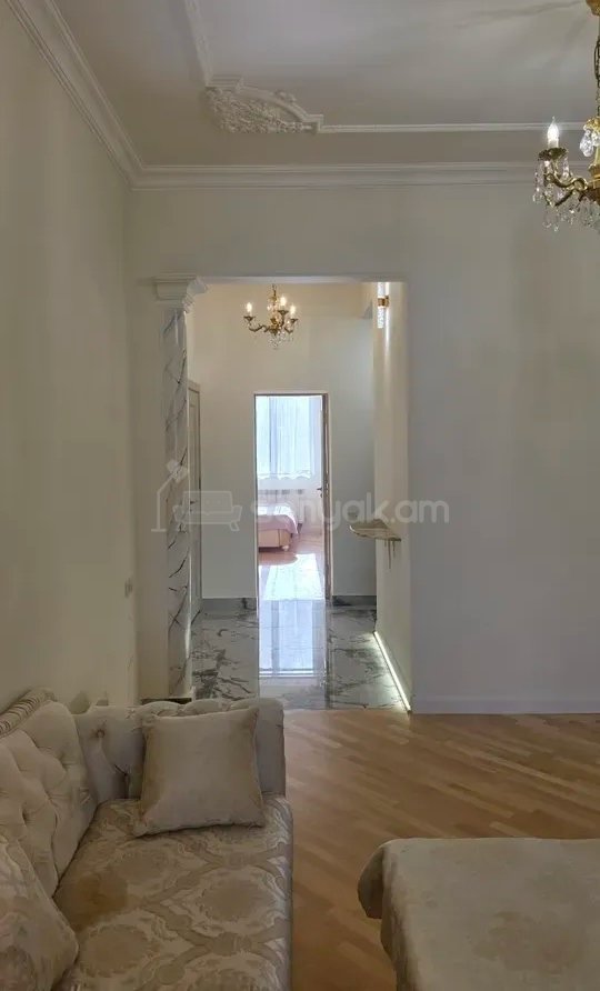 3 Սենյականոց Բնակարան Քարե Շենքում, 71քմ, 4/4 հարկ, Կապիտալ Վերանորոգված