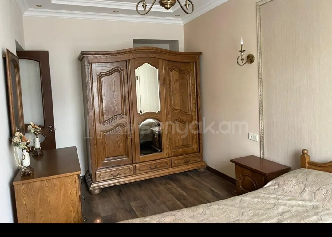 4 Սենյականոց Բնակարան Քարե Շենքում, 86քմ, 3/6 հարկ, Կապիտալ Վերանորոգված, Կահավորված