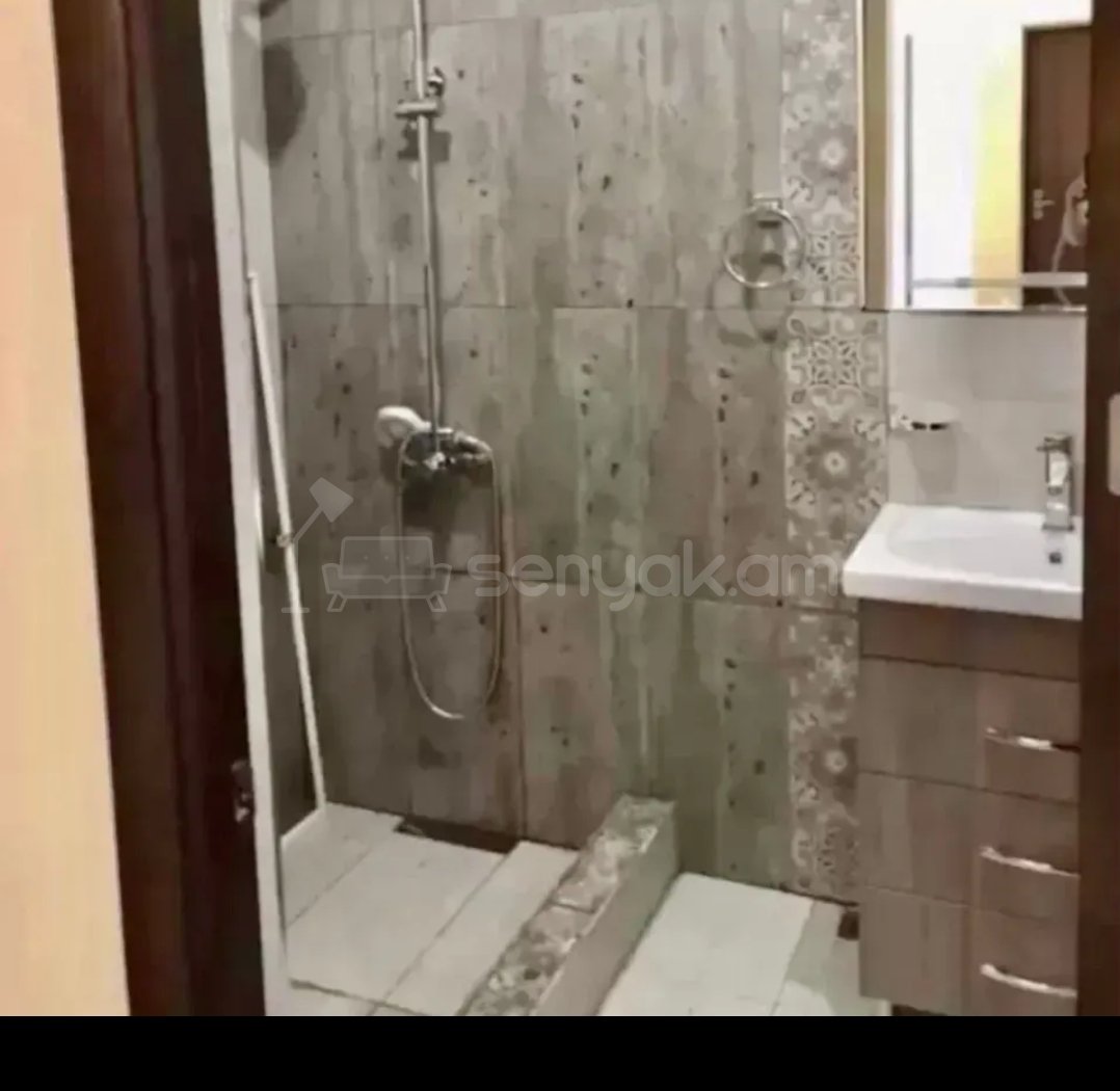 4 Սենյականոց Բնակարան Քարե Շենքում, 86քմ, 3/6 հարկ, Կապիտալ Վերանորոգված, Կահավորված