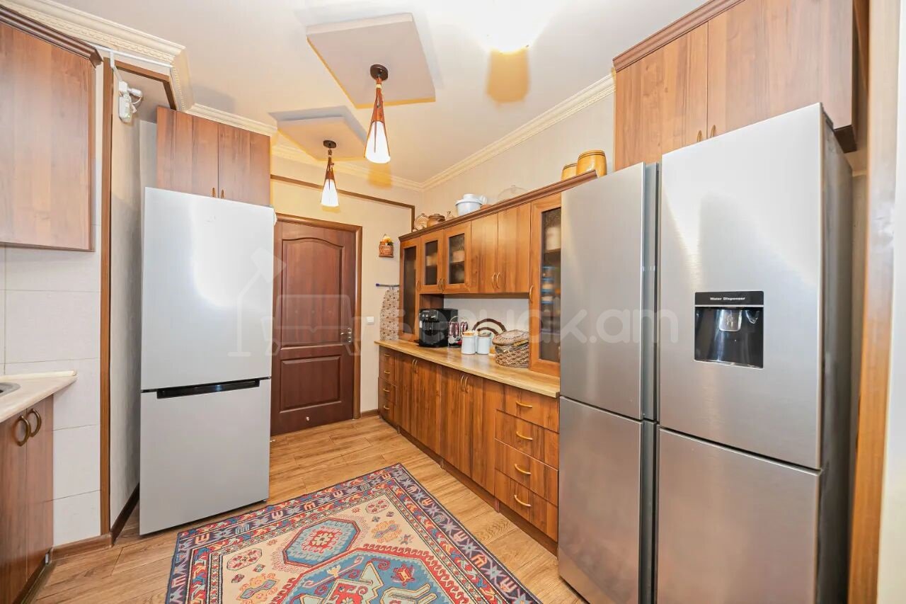 3 Սենյականոց Բնակարան Քարե Շենքում, 95քմ, 5/5 հարկ, Կապիտալ Վերանորոգված