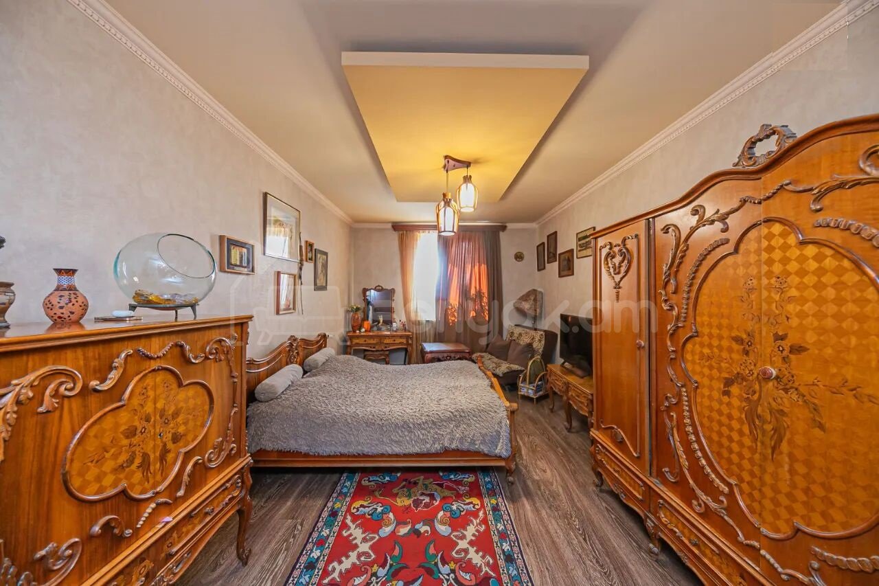 3 Սենյականոց Բնակարան Քարե Շենքում, 95քմ, 5/5 հարկ, Կապիտալ Վերանորոգված