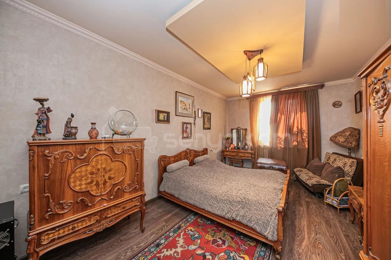 3 Սենյականոց Բնակարան Քարե Շենքում, 95քմ, 5/5 հարկ, Կապիտալ Վերանորոգված