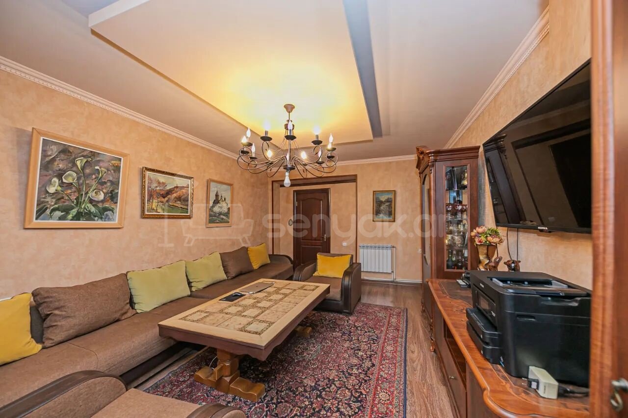 3 Սենյականոց Բնակարան Քարե Շենքում, 95քմ, 5/5 հարկ, Կապիտալ Վերանորոգված