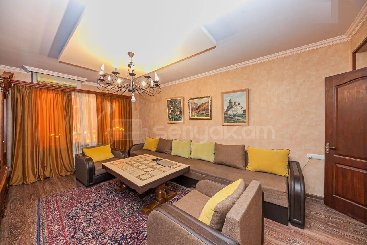 3 Սենյականոց Բնակարան Քարե Շենքում, 95քմ, 5/5 հարկ, Կապիտալ Վերանորոգված