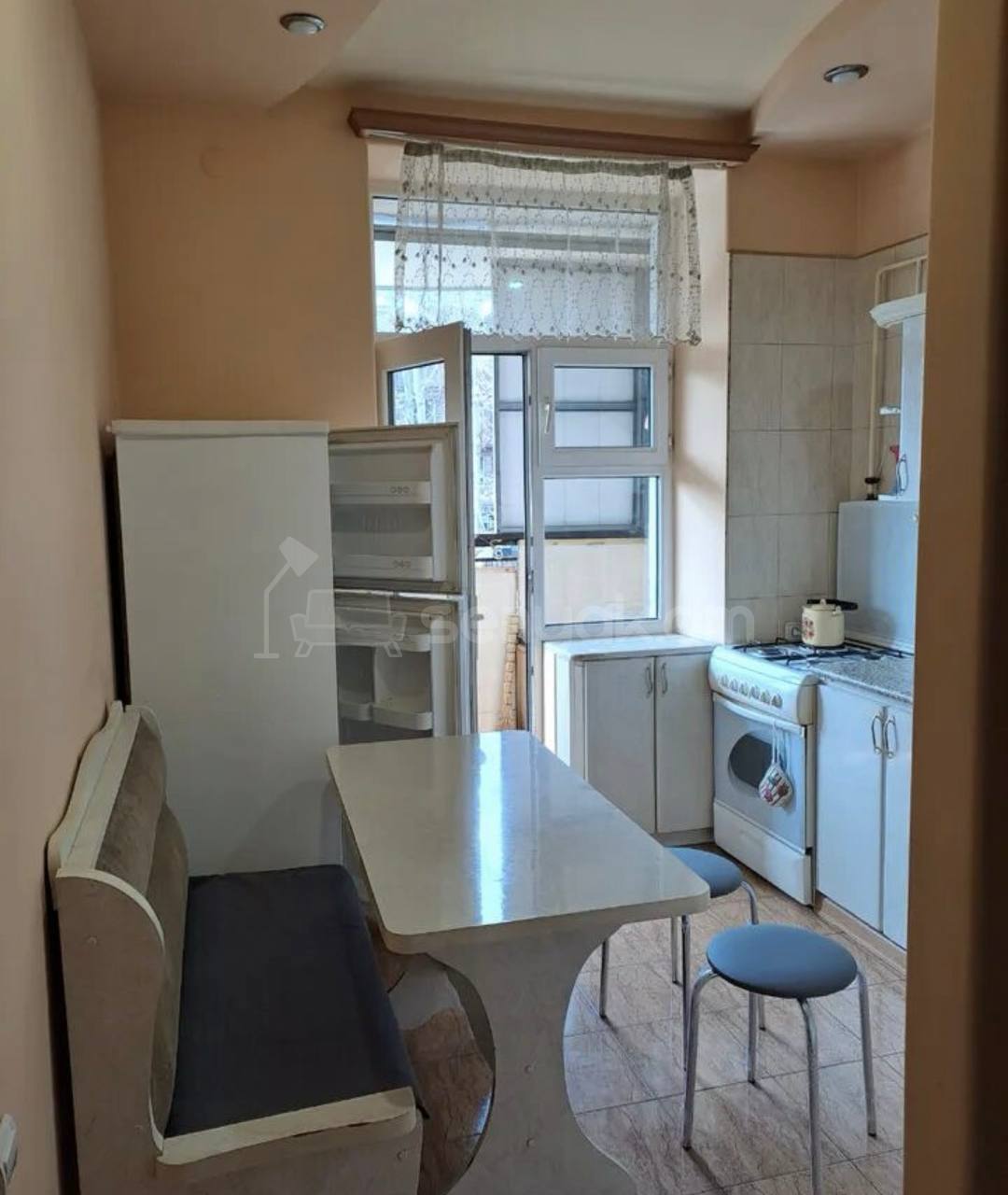 1 Սենյականոց Բնակարան Քարե Շենքում, 48քմ, 1/5 հարկ, Կոսմետիկ Վերանորոգված, Կահավորված