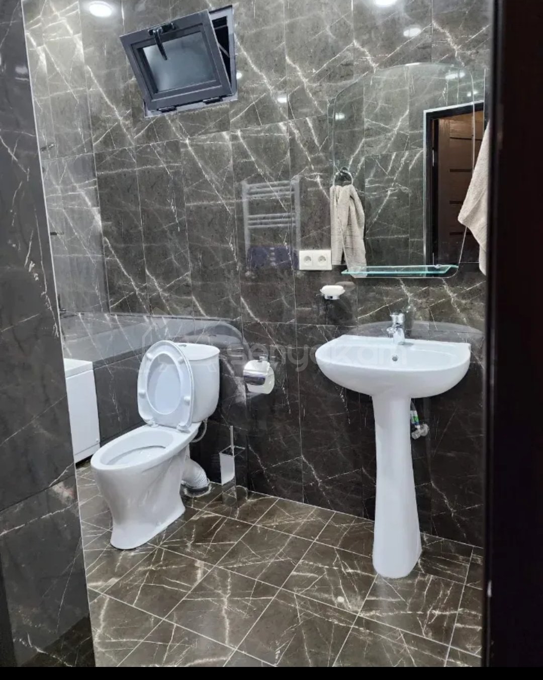 4 Սենյականոց Բնակարան Քարե Շենքում, 120քմ, 4/5 հարկ, Կապիտալ Վերանորոգված, Կահավորված