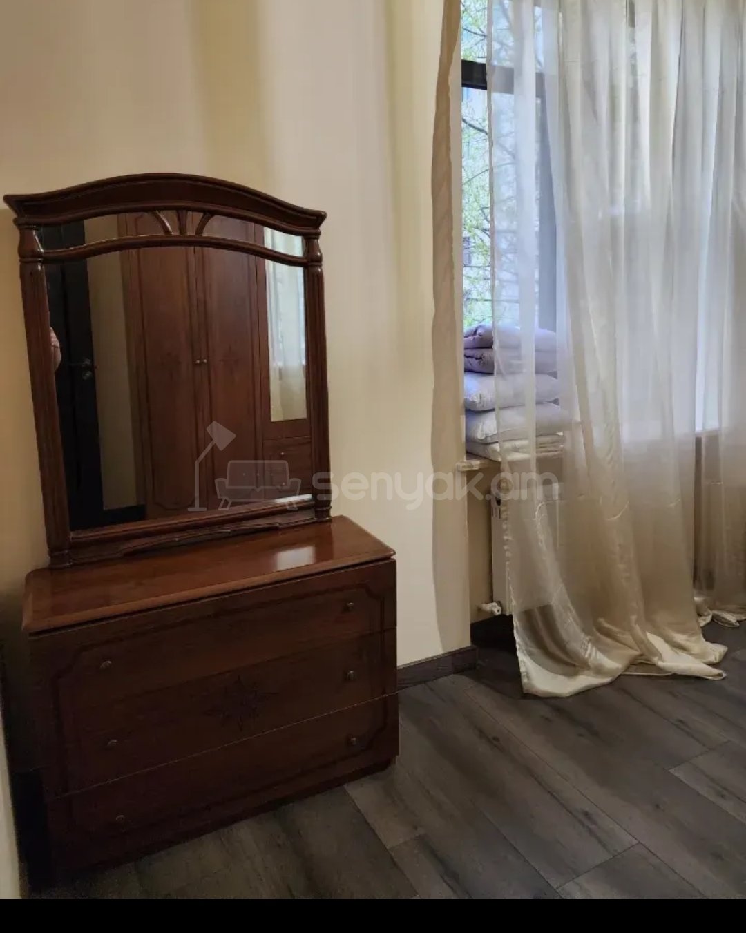 4 Սենյականոց Բնակարան Քարե Շենքում, 120քմ, 4/5 հարկ, Կապիտալ Վերանորոգված, Կահավորված