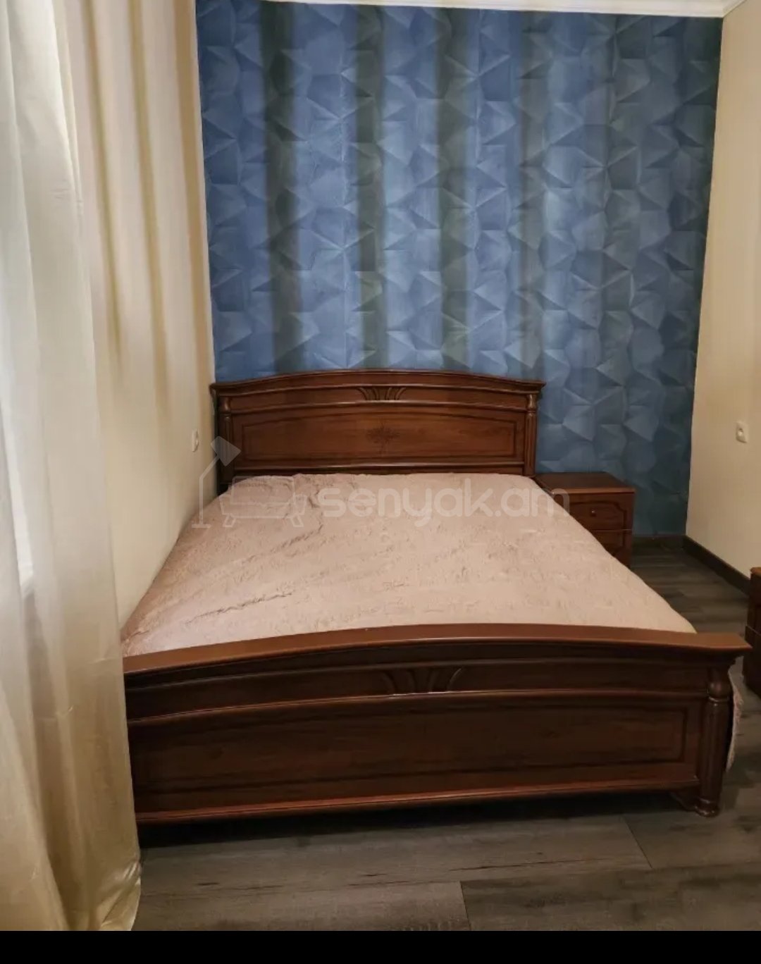 4 Սենյականոց Բնակարան Քարե Շենքում, 120քմ, 4/5 հարկ, Կապիտալ Վերանորոգված, Կահավորված