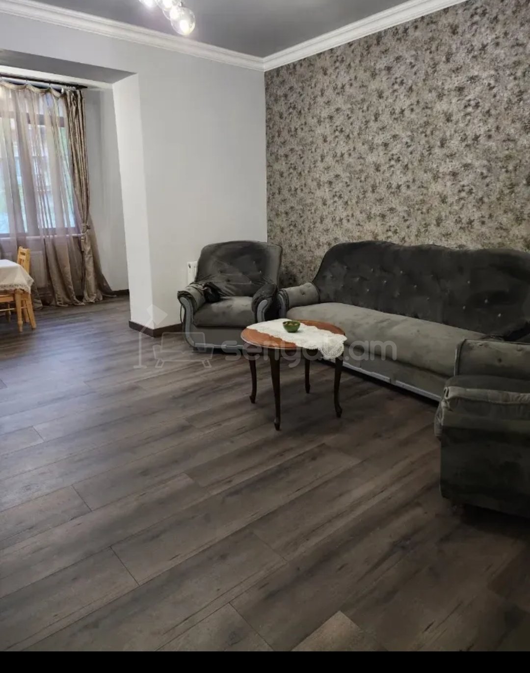 4 Սենյականոց Բնակարան Քարե Շենքում, 120քմ, 4/5 հարկ, Կապիտալ Վերանորոգված, Կահավորված