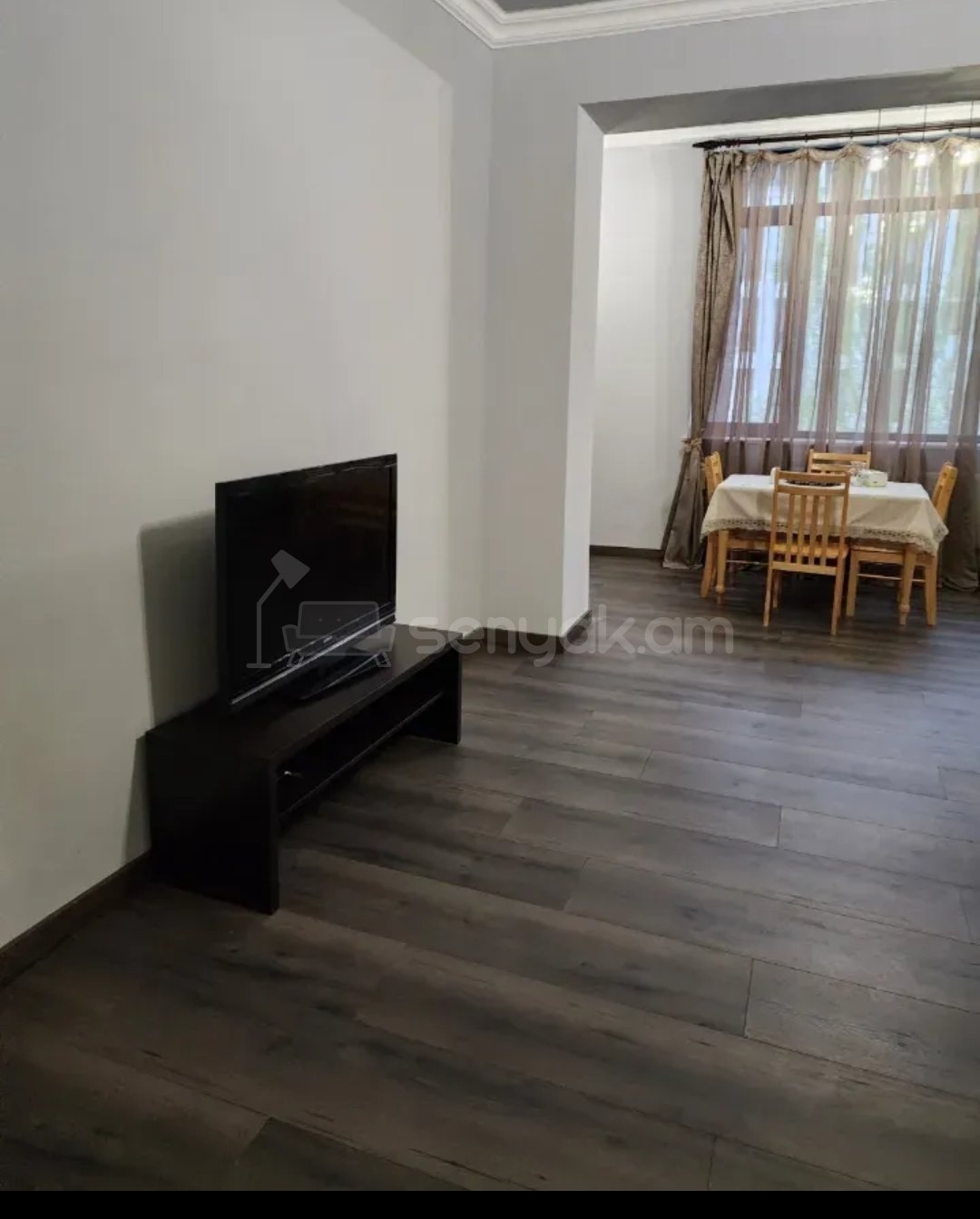 4 Սենյականոց Բնակարան Քարե Շենքում, 120քմ, 4/5 հարկ, Կապիտալ Վերանորոգված, Կահավորված
