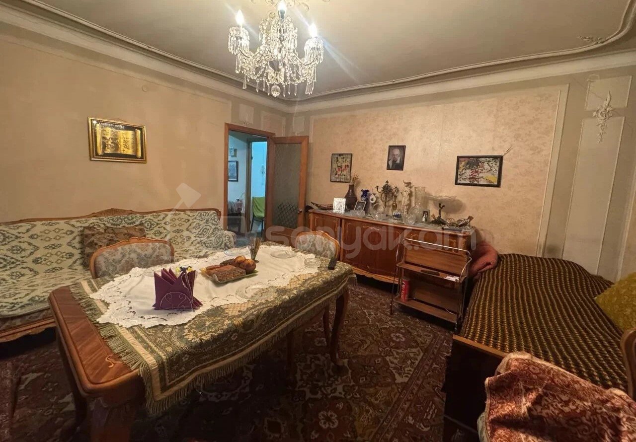 2 Սենյականոց Բնակարան Քարե Շենքում, 65քմ, 5/5 հարկ, Պետական Վիճակում