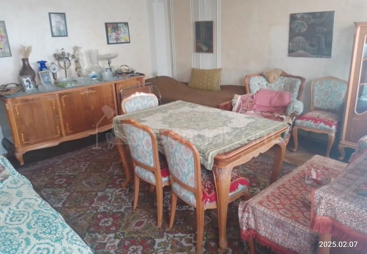 2 Սենյականոց Բնակարան Քարե Շենքում, 65քմ, 5/5 հարկ, Պետական Վիճակում