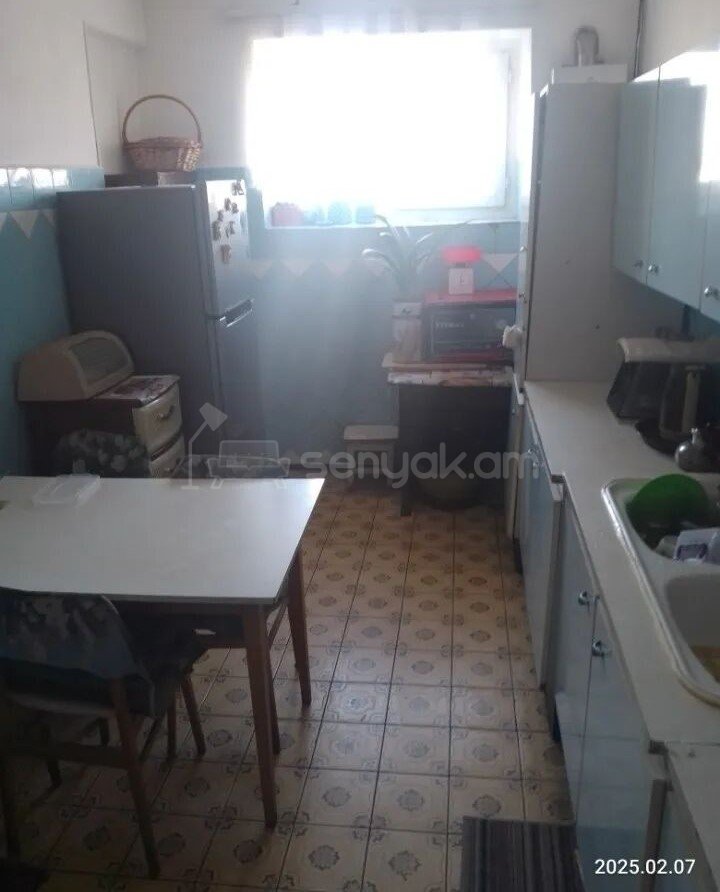 2 Սենյականոց Բնակարան Քարե Շենքում, 65քմ, 5/5 հարկ, Պետական Վիճակում