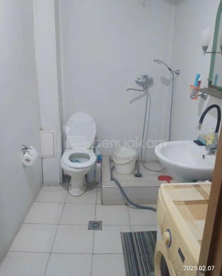 2 Սենյականոց Բնակարան Քարե Շենքում, 65քմ, 5/5 հարկ, Պետական Վիճակում