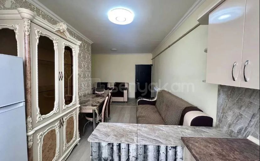 2 Սենյականոց Բնակարան Քարե Շենքում, 44քմ, 5/5 հարկ, Կապիտալ Վերանորոգված