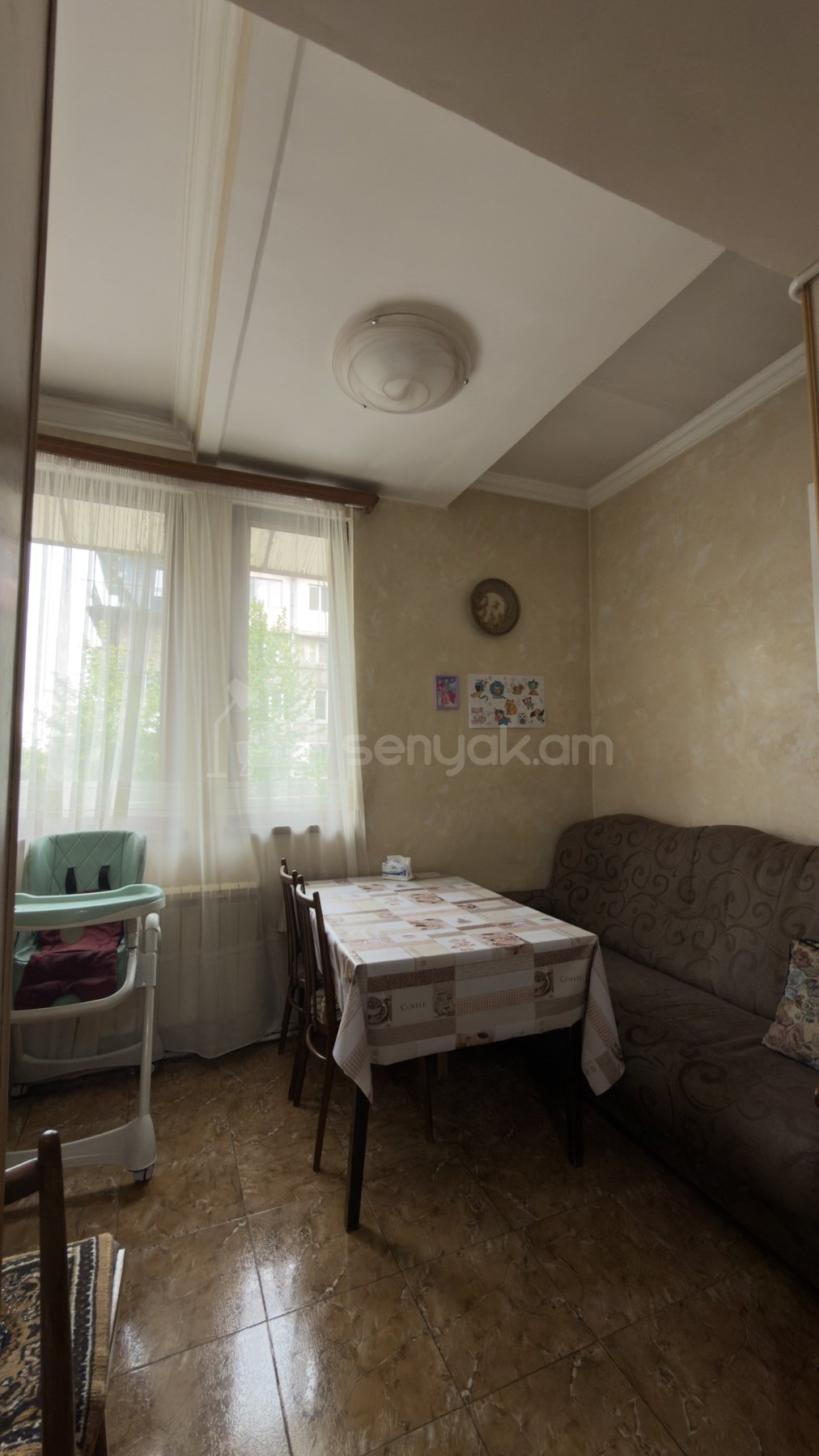 3 Սենյականոց Բնակարան Քարե Շենքում, 115քմ, 1/5 հարկ, Նորմալ Վիճակում