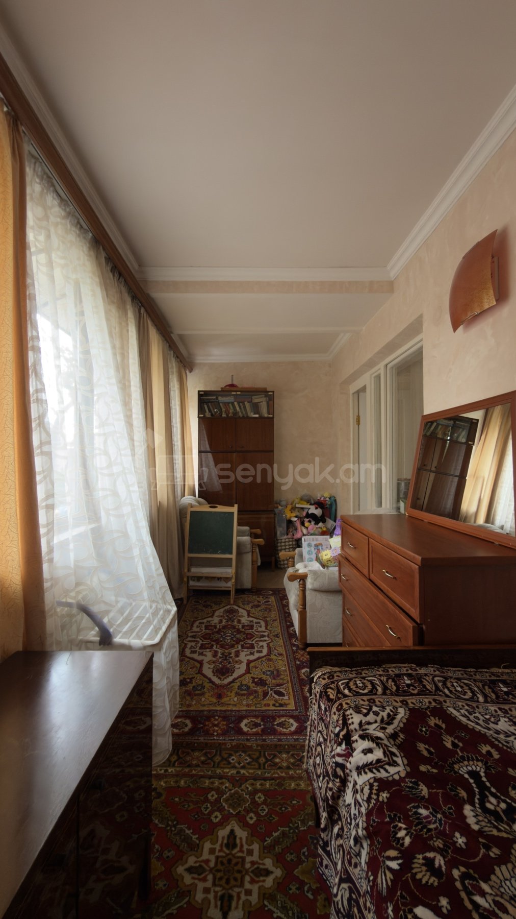 3 Սենյականոց Բնակարան Քարե Շենքում, 115քմ, 1/5 հարկ, Նորմալ Վիճակում