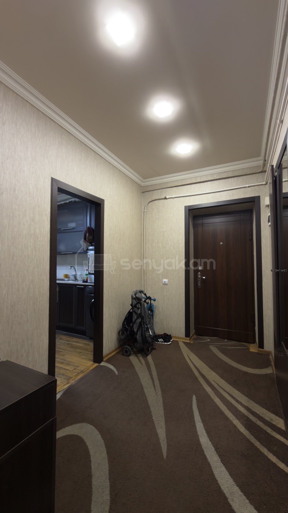 3 Սենյականոց Բնակարան Քարե Շենքում, 115քմ, 1/5 հարկ, Նորմալ Վիճակում