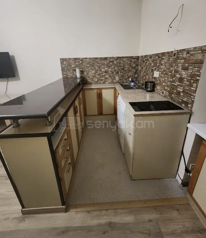 1 Սենյականոց Բնակարան Քարե Շենքում, 52քմ, 3/5 հարկ, Նորմալ Վիճակում, Կահավորված