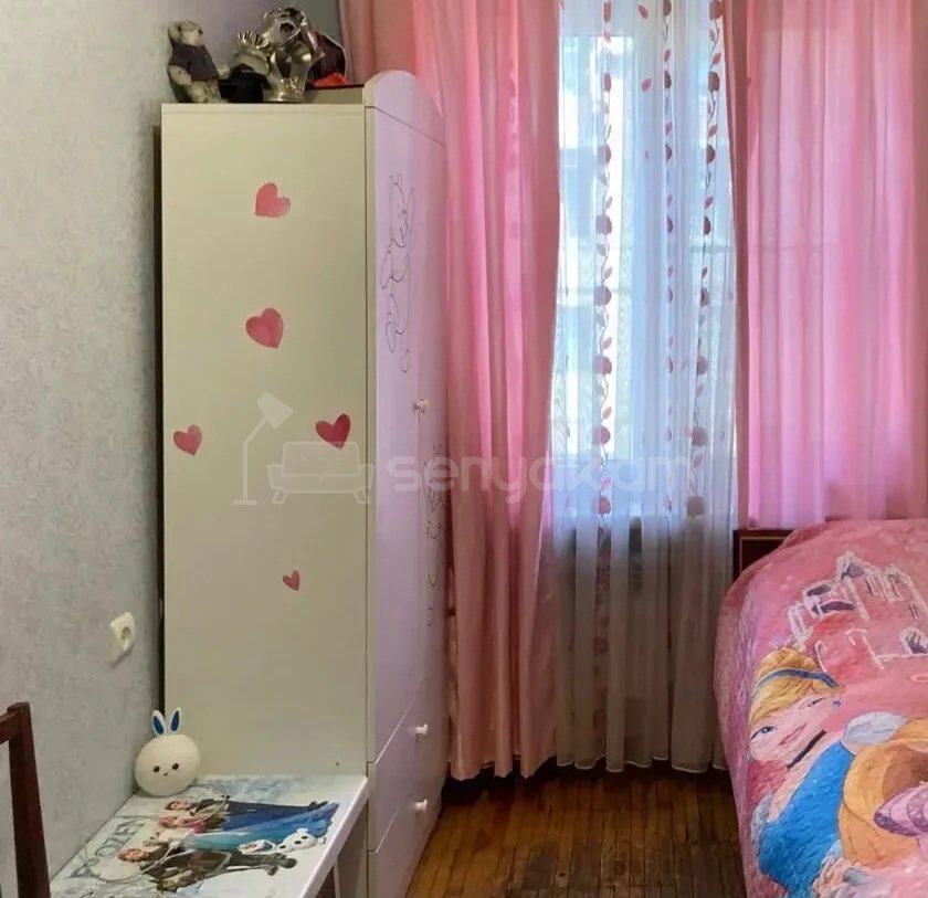 4 Սենյականոց Բնակարան Քարե Շենքում, 86քմ, 3/5 հարկ, Նորմալ Վիճակում