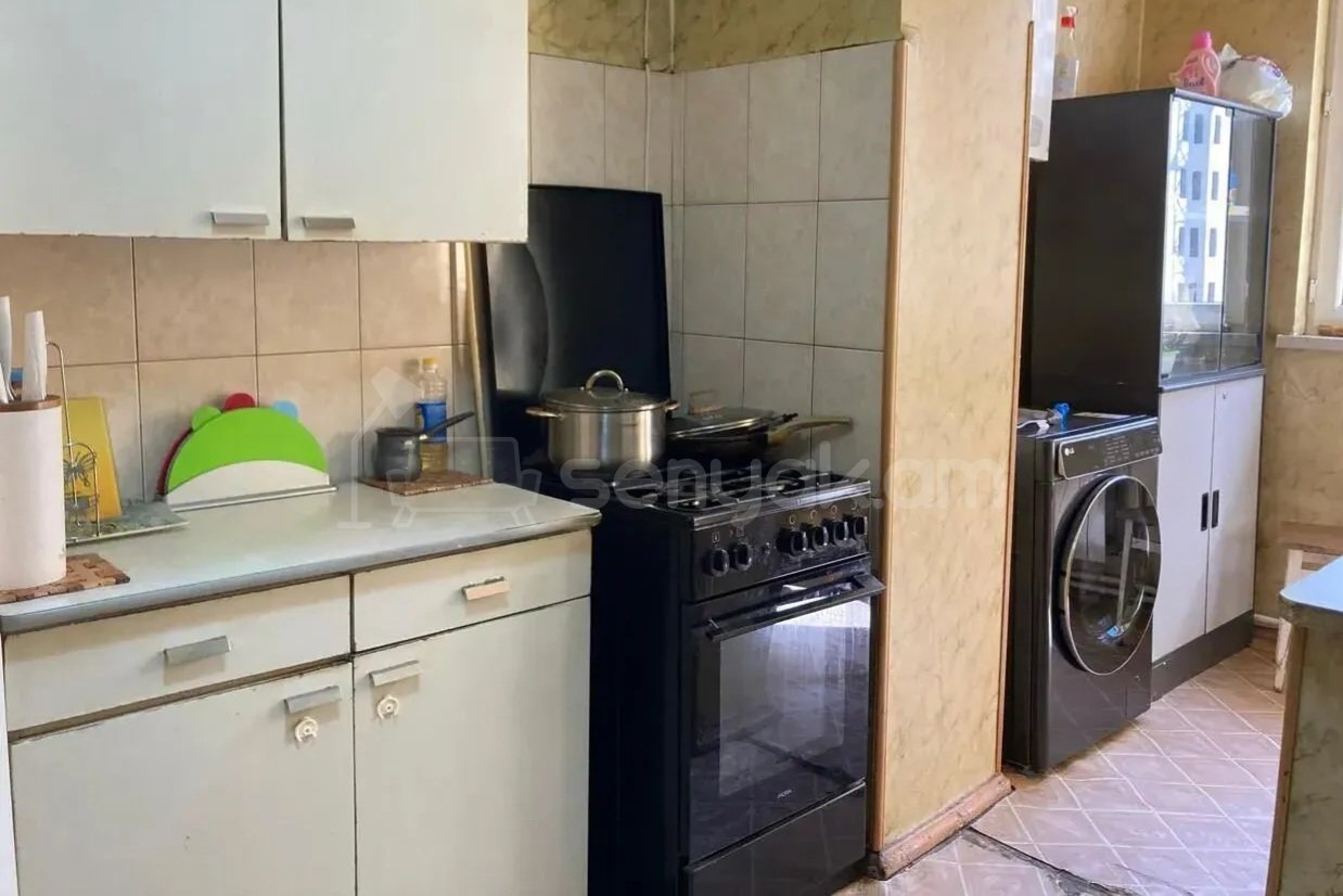 4 Սենյականոց Բնակարան Քարե Շենքում, 86քմ, 3/5 հարկ, Նորմալ Վիճակում
