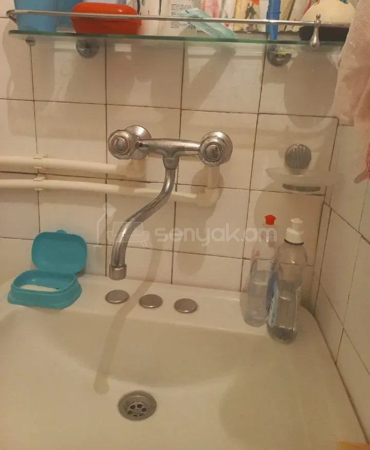 2 Սենյականոց Բնակարան Քարե Շենքում, 59քմ, 2/5 հարկ, Նորմալ Վիճակում