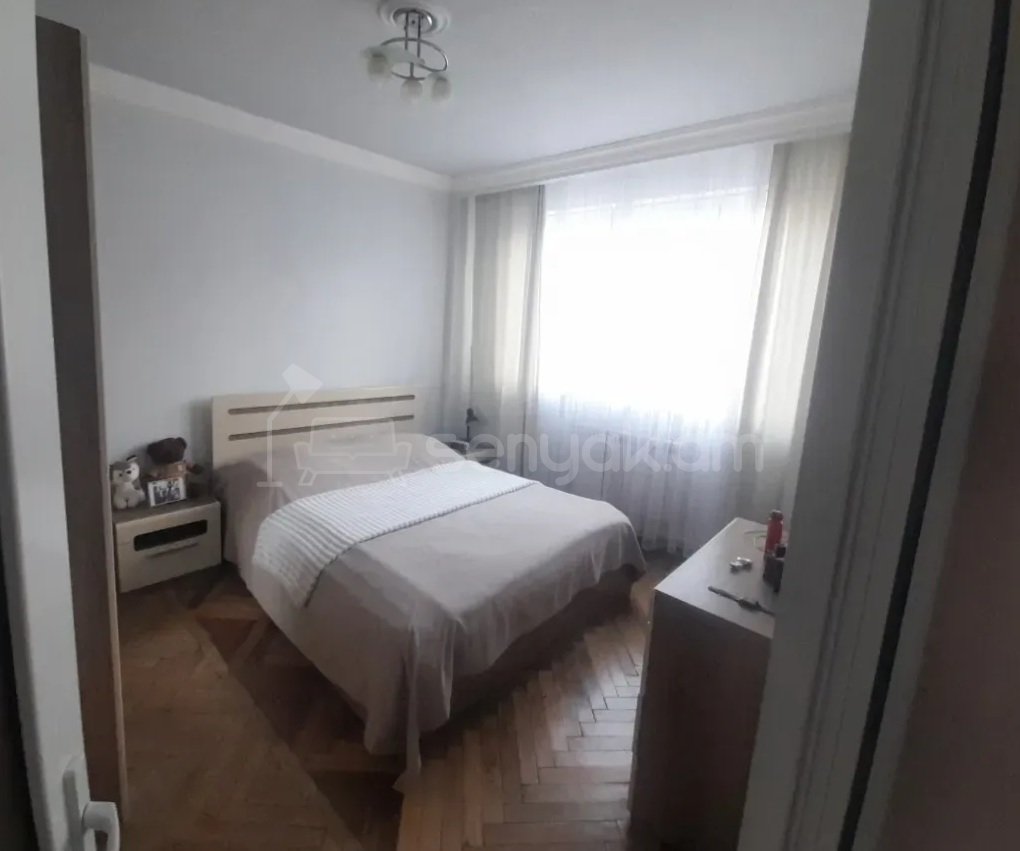 5 Սենյականոց Բնակարան Քարե Շենքում, 100քմ, 6/8 հարկ, Կապիտալ Վերանորոգված