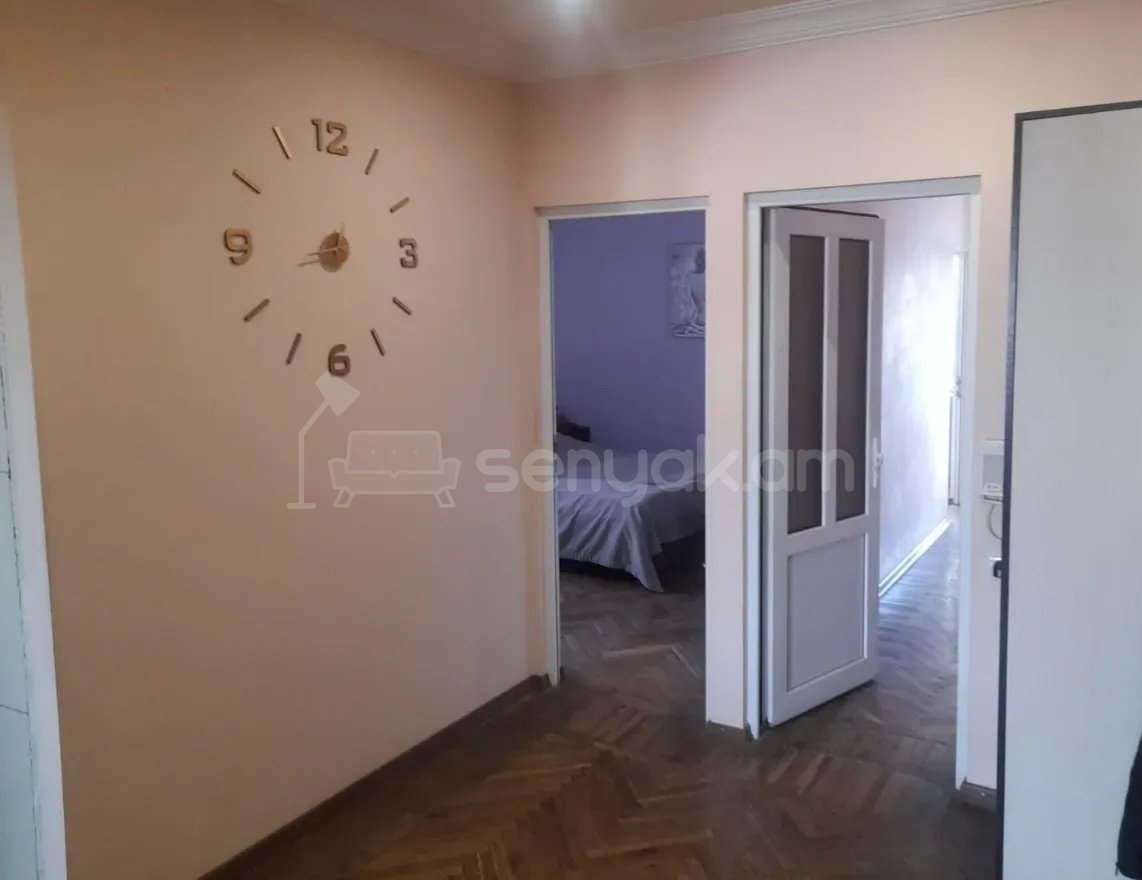 5 Սենյականոց Բնակարան Քարե Շենքում, 100քմ, 6/8 հարկ, Կապիտալ Վերանորոգված