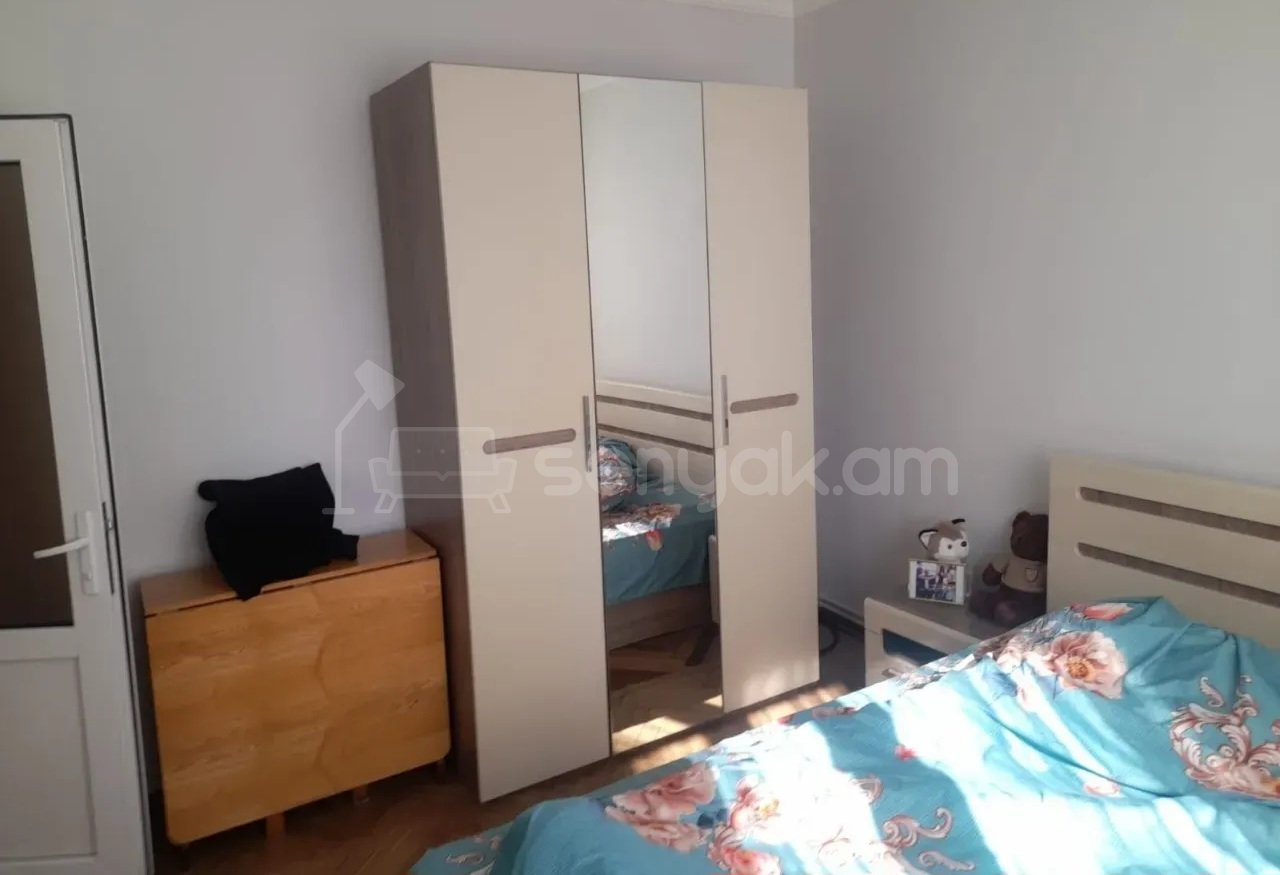 5 Սենյականոց Բնակարան Քարե Շենքում, 100քմ, 6/8 հարկ, Կապիտալ Վերանորոգված