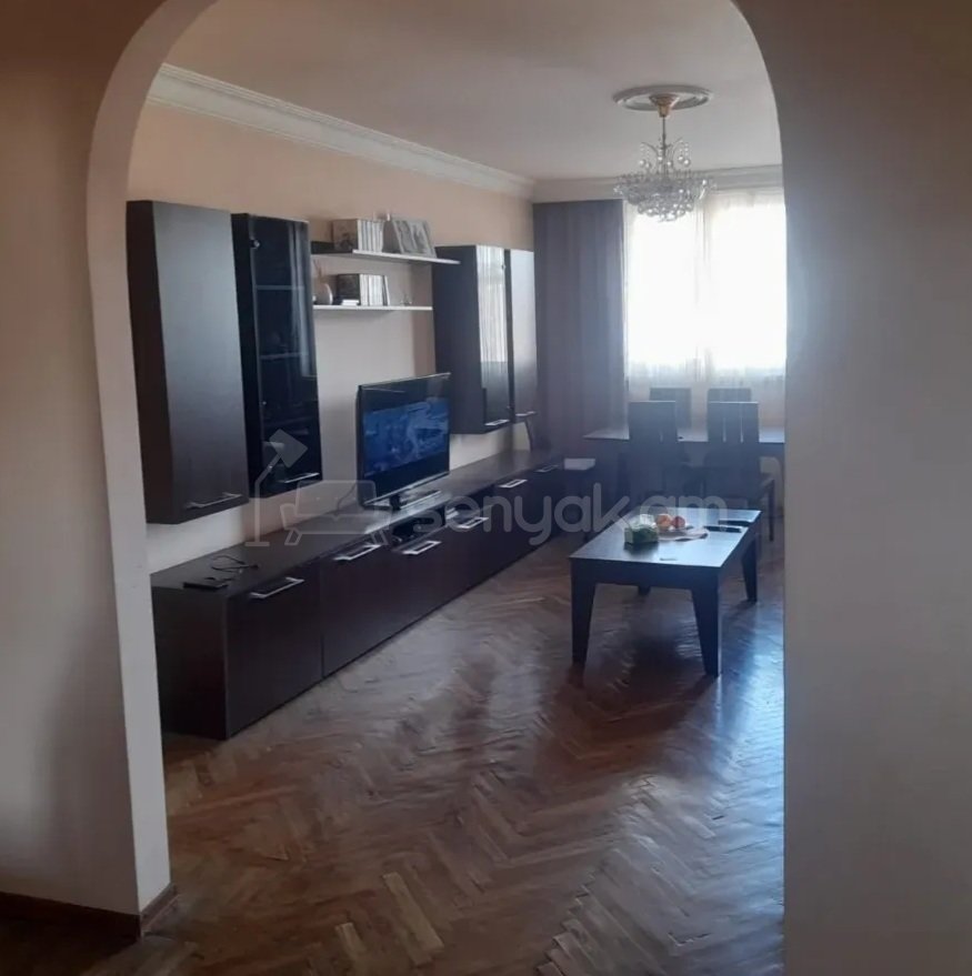 5 Սենյականոց Բնակարան Քարե Շենքում, 100քմ, 6/8 հարկ, Կապիտալ Վերանորոգված