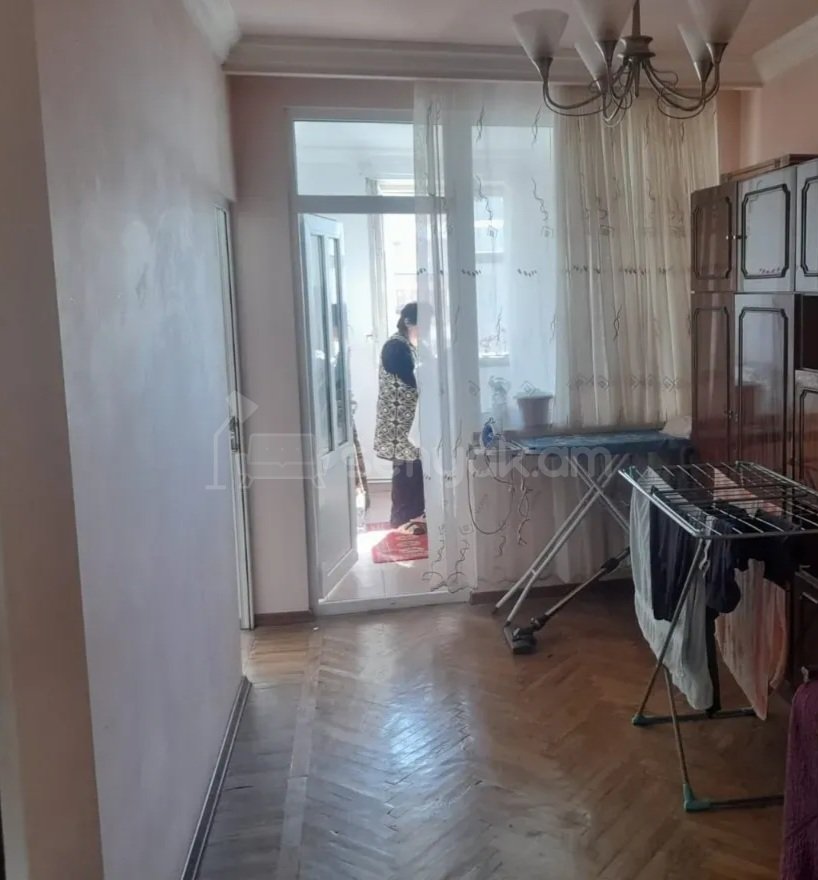5 Սենյականոց Բնակարան Քարե Շենքում, 100քմ, 6/8 հարկ, Կապիտալ Վերանորոգված