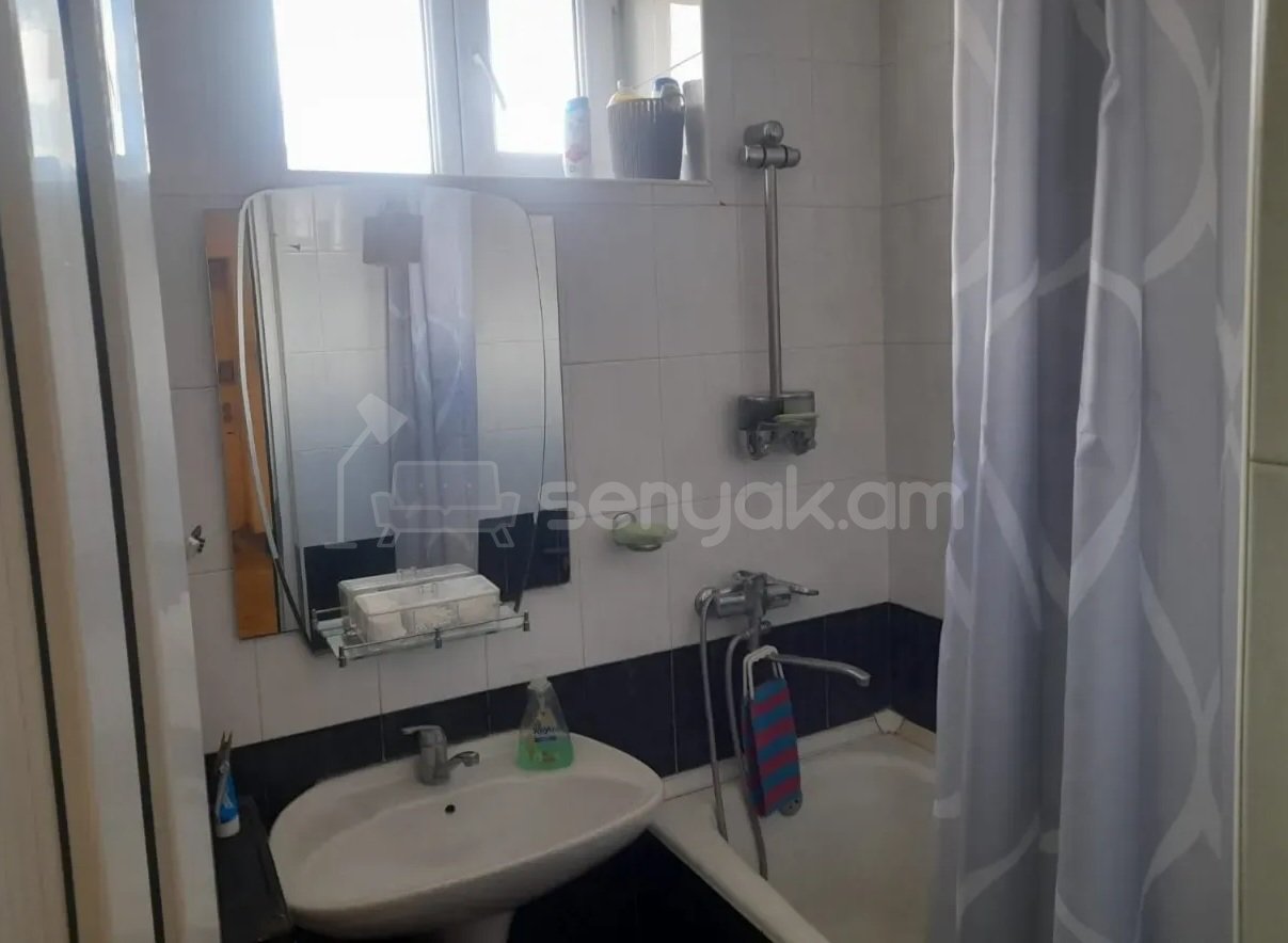 5 Սենյականոց Բնակարան Քարե Շենքում, 100քմ, 6/8 հարկ, Կապիտալ Վերանորոգված