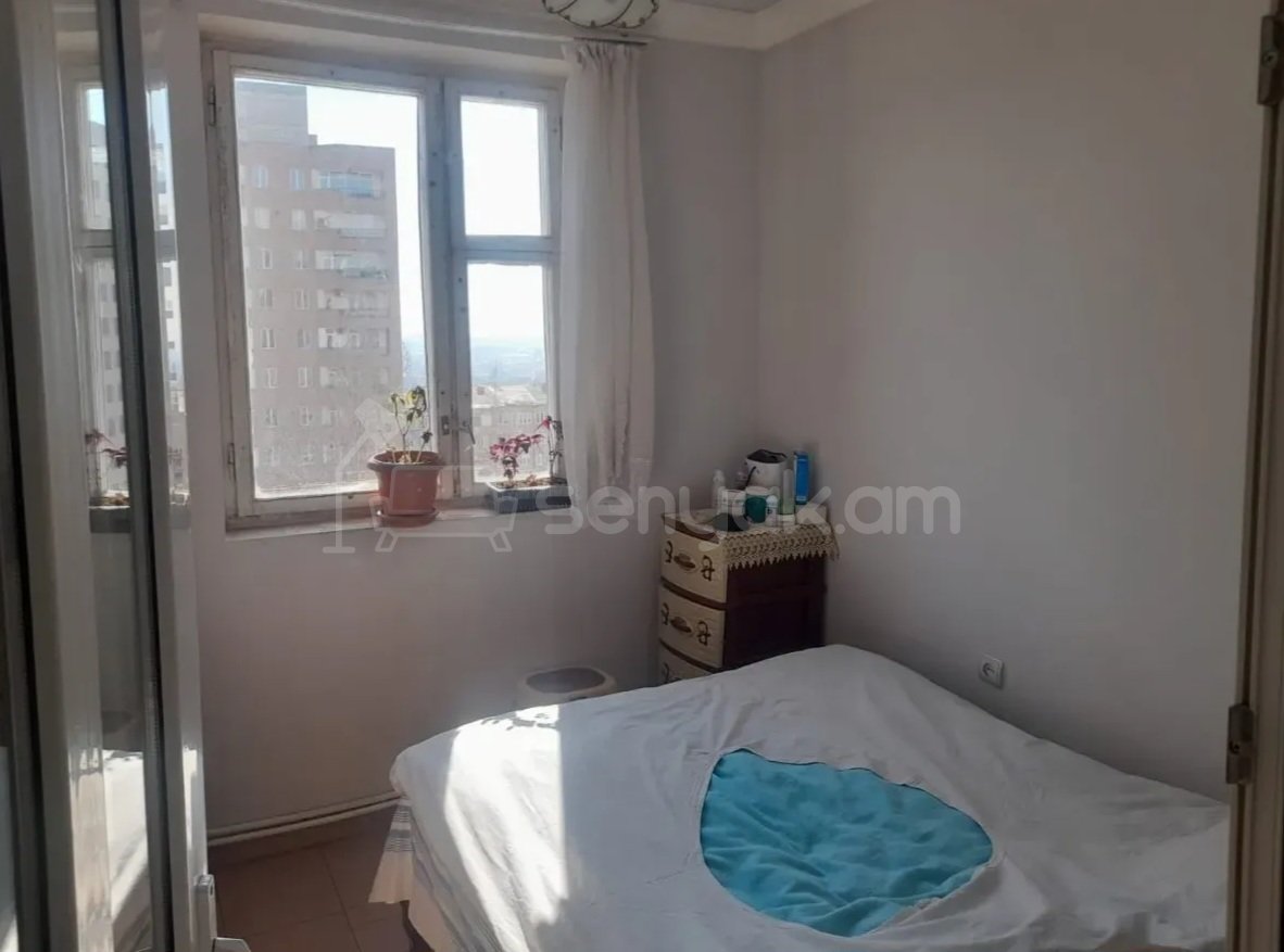 5 Սենյականոց Բնակարան Քարե Շենքում, 100քմ, 6/8 հարկ, Կապիտալ Վերանորոգված