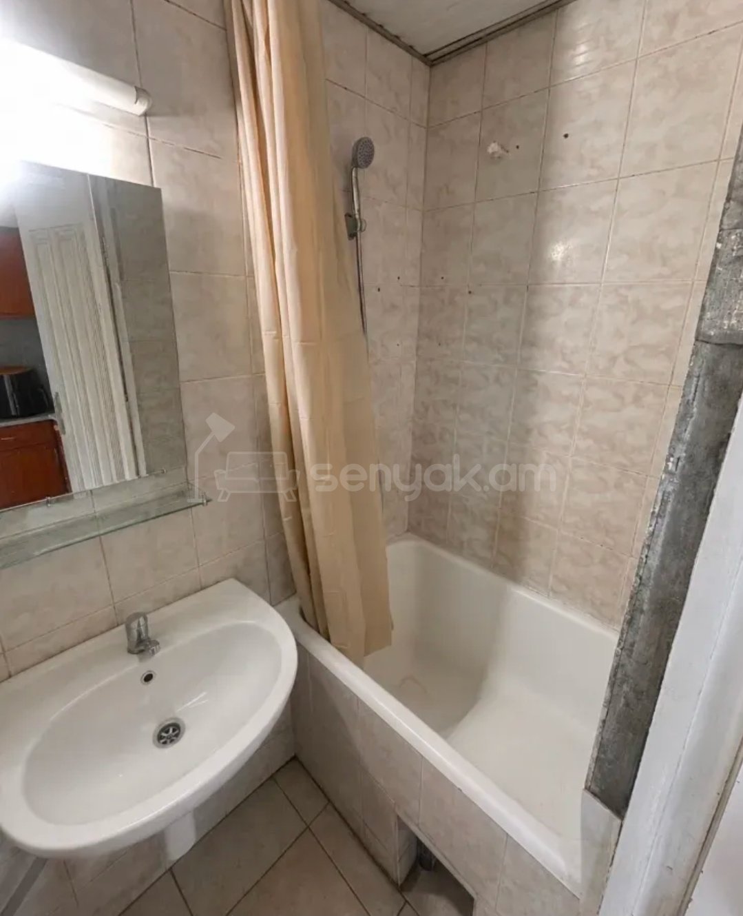 3 Սենյականոց Բնակարան Քարե Շենքում, 62քմ, 4/5 հարկ, Նորմալ Վիճակում, Կահավորված, Արևկող