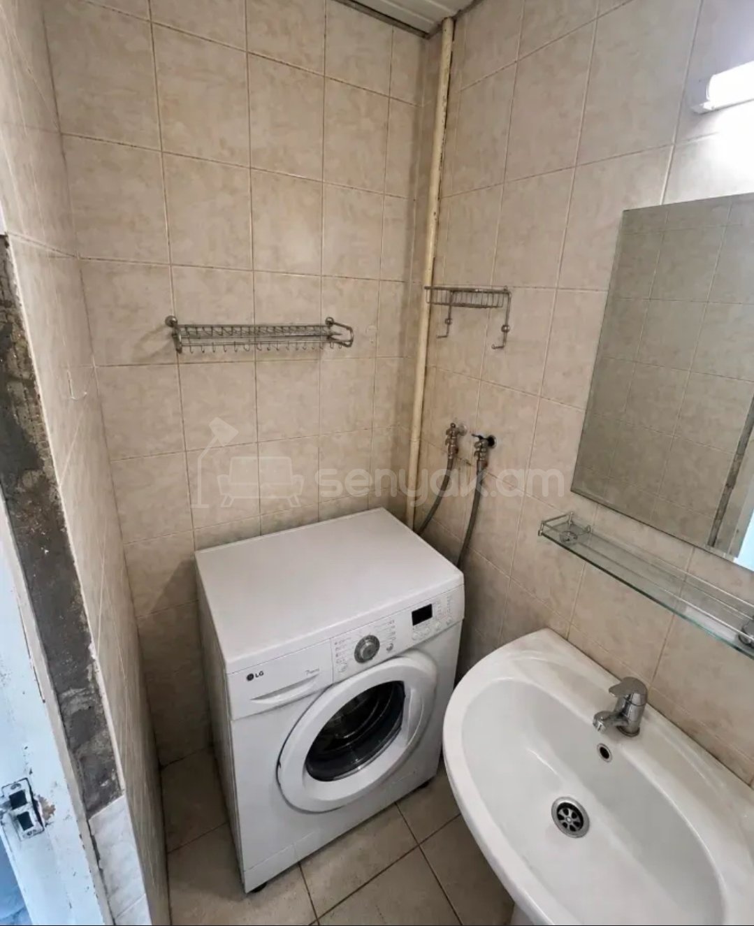 3 Սենյականոց Բնակարան Քարե Շենքում, 62քմ, 4/5 հարկ, Նորմալ Վիճակում, Կահավորված, Արևկող