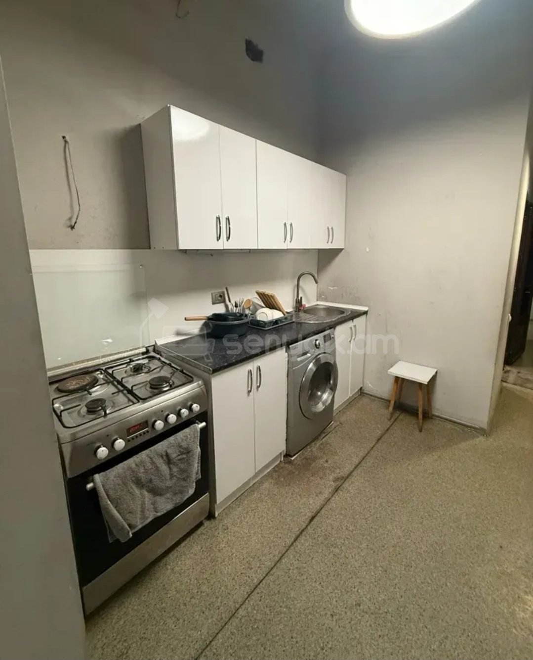 3 Սենյականոց Բնակարան Քարե Շենքում, 55քմ, 5/5 հարկ, Նորմալ Վիճակում, Կահավորված, Արևկող