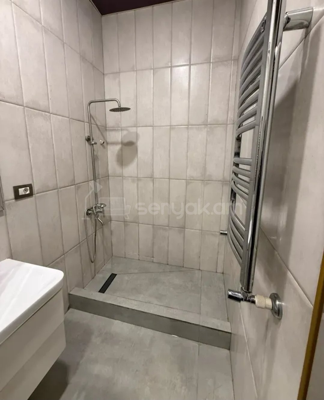 3 Սենյականոց Բնակարան Քարե Շենքում, 55քմ, 5/5 հարկ, Նորմալ Վիճակում, Կահավորված, Արևկող