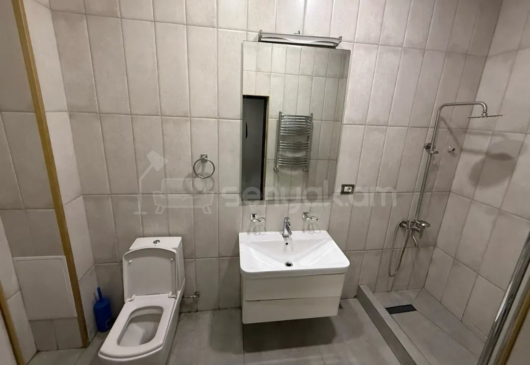 3 Սենյականոց Բնակարան Քարե Շենքում, 55քմ, 5/5 հարկ, Նորմալ Վիճակում, Կահավորված, Արևկող
