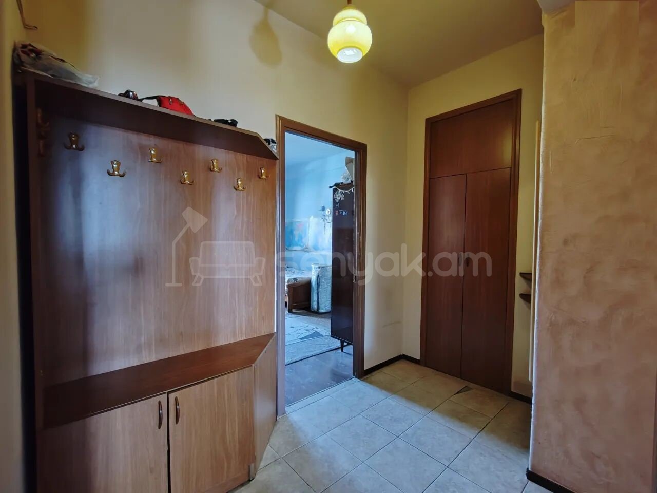 3 Սենյականոց Բնակարան Քարե Շենքում, 72քմ, 4/5 հարկ, Նորմալ Վիճակում
