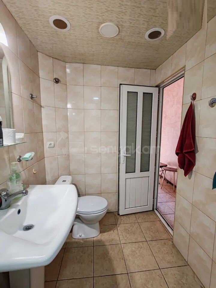 3 Սենյականոց Բնակարան Քարե Շենքում, 72քմ, 4/5 հարկ, Նորմալ Վիճակում