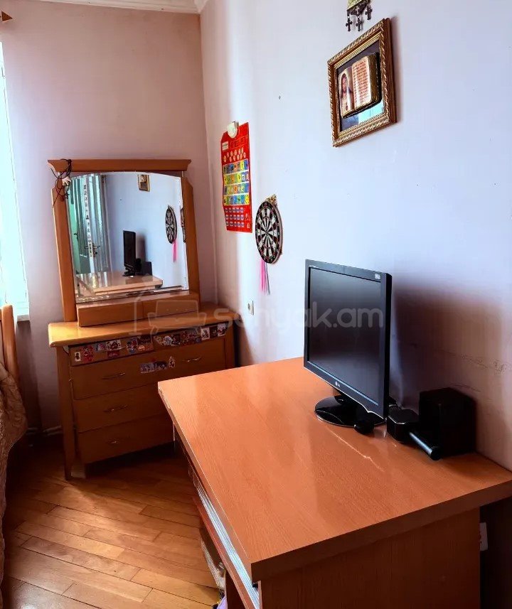 2 Սենյականոց Բնակարան Քարե Շենքում, 56քմ, 5/5 հարկ, Նորմալ Վիճակում