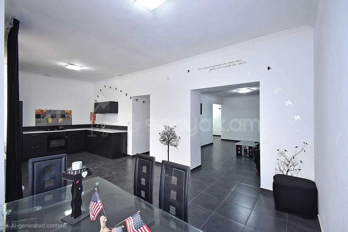 3 Սենյականոց Բնակարան Քարե Շենքում, 105քմ, 5/5 հարկ, Կապիտալ Վերանորոգված