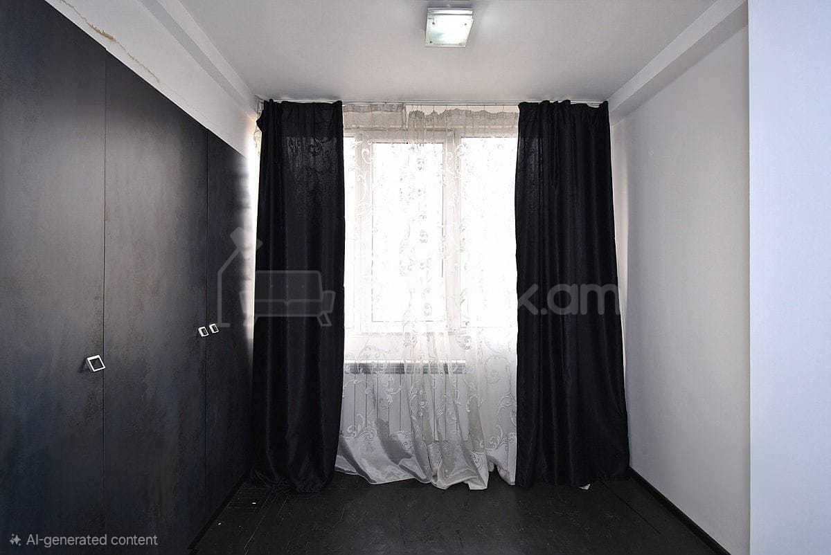3 Սենյականոց Բնակարան Քարե Շենքում, 105քմ, 5/5 հարկ, Կապիտալ Վերանորոգված