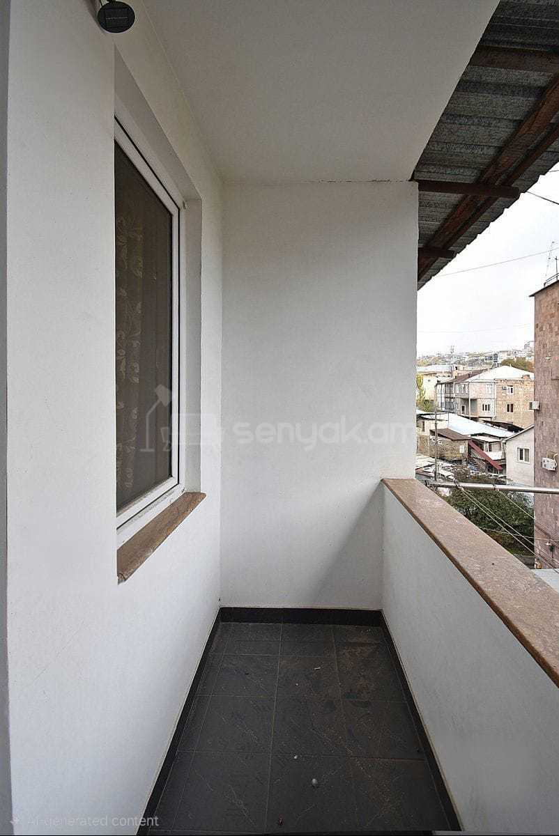 3 Սենյականոց Բնակարան Քարե Շենքում, 105քմ, 5/5 հարկ, Կապիտալ Վերանորոգված