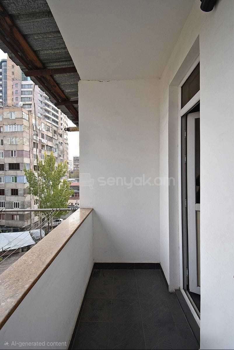 3 Սենյականոց Բնակարան Քարե Շենքում, 105քմ, 5/5 հարկ, Կապիտալ Վերանորոգված