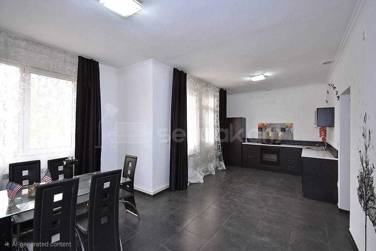 3 Սենյականոց Բնակարան Քարե Շենքում, 105քմ, 5/5 հարկ, Կապիտալ Վերանորոգված