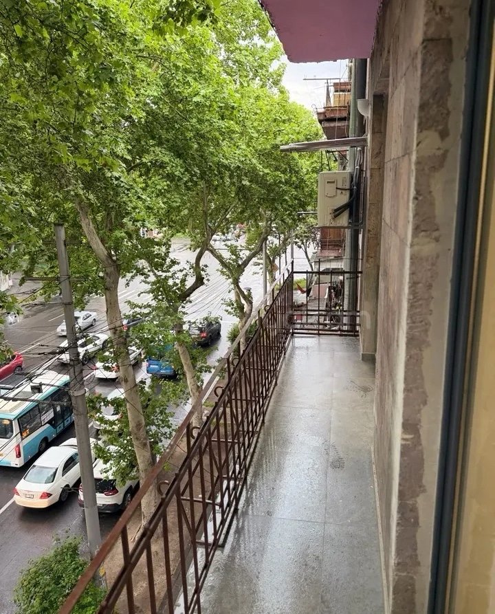 2 Սենյականոց Բնակարան Քարե Շենքում, 37քմ, 2/5 հարկ, Դիզայներական Վերանորոգված