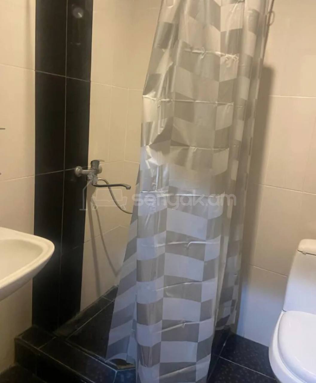 2 Սենյականոց Բնակարան Քարե Շենքում, 68քմ, 2/5 հարկ, Կոսմետիկ Վերանորոգված, Կահավորված