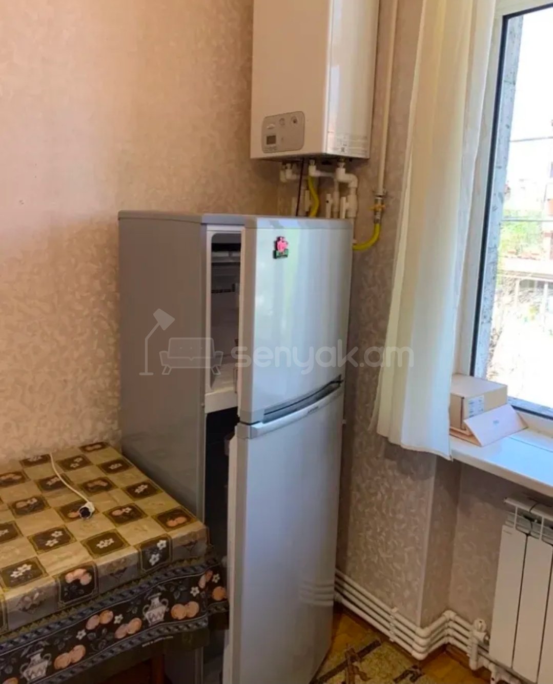 3 Սենյականոց Բնակարան Քարե Շենքում, 82քմ, 2/5 հարկ, Նորմալ Վիճակում, Մասամբ Կահավորված, Արևկող